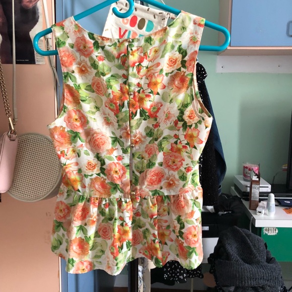 Floral Peplum top with gold buttons back detail - Picture 2 of 2